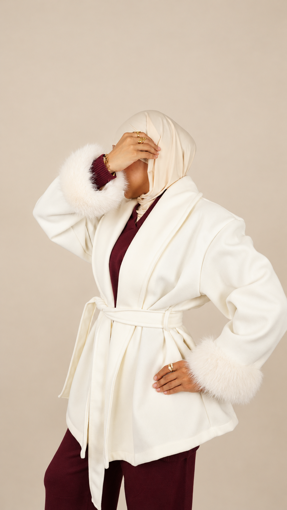 Manteau ceinturé Élégance   Détails effet fourrure