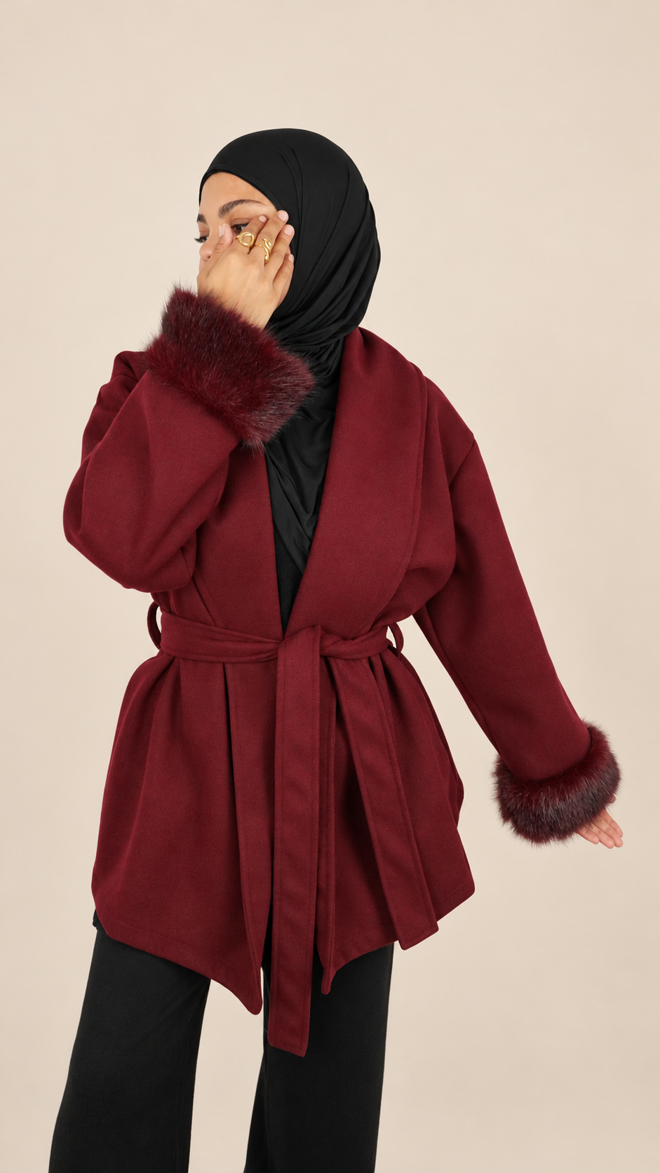 Manteau ceinturé Élégance   Détails effet fourrure