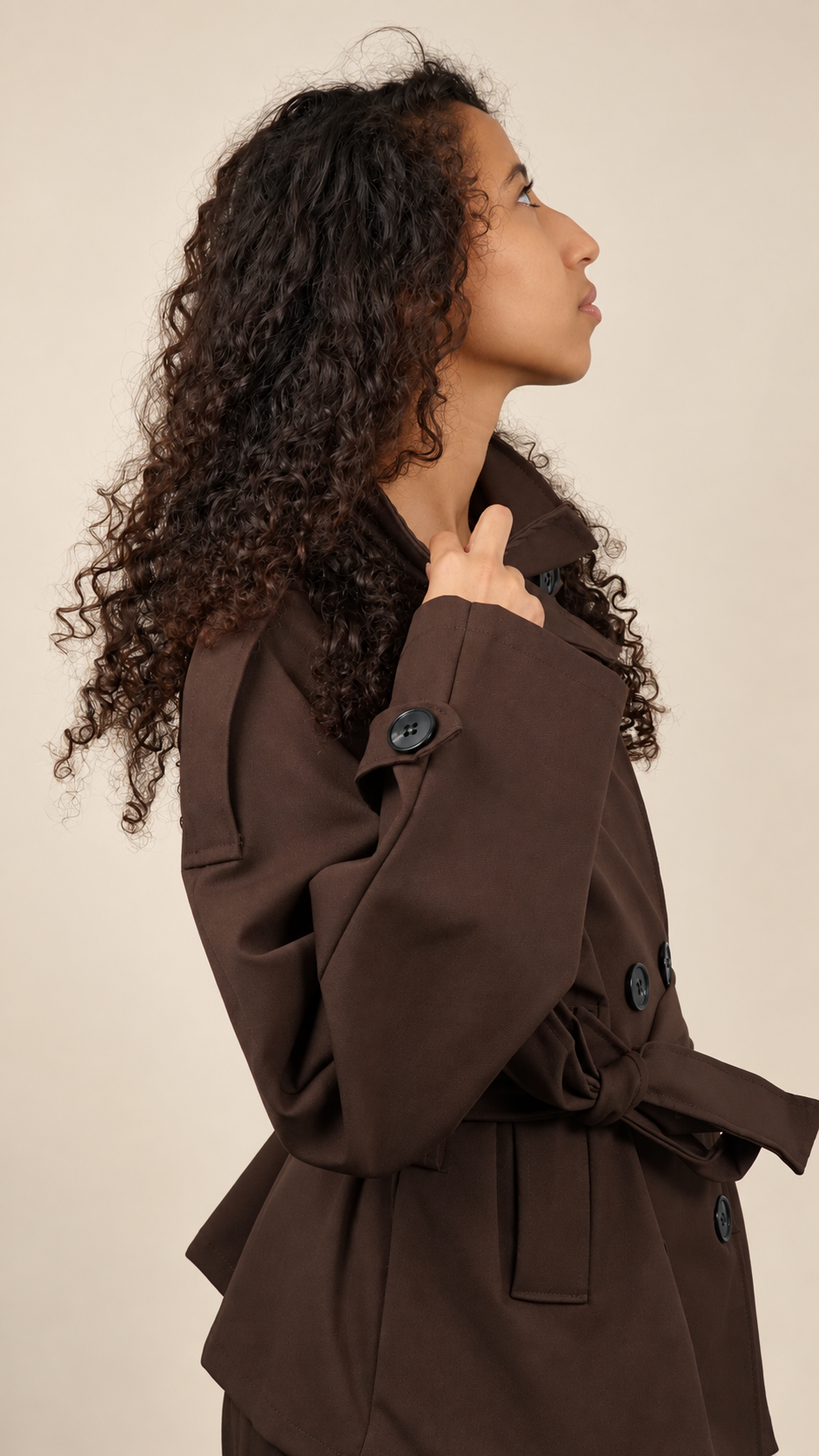 Trench court ceinturé pour femme