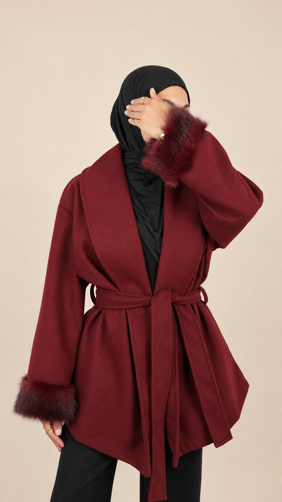 Manteau ceinturé Élégance   Détails effet fourrure