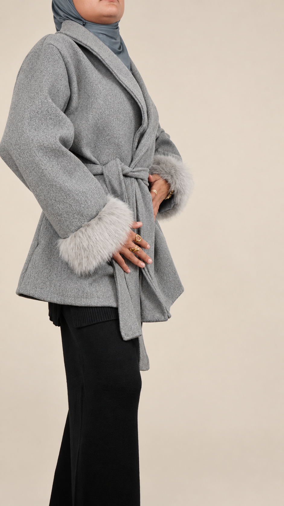 Manteau ceinturé Élégance   Détails effet fourrure