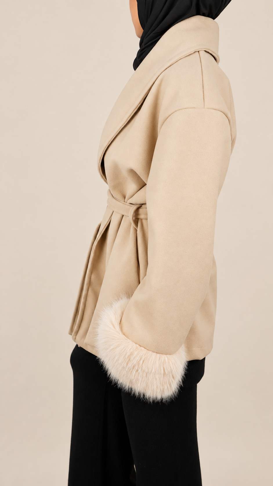 Manteau ceinturé Élégance   Détails effet fourrure