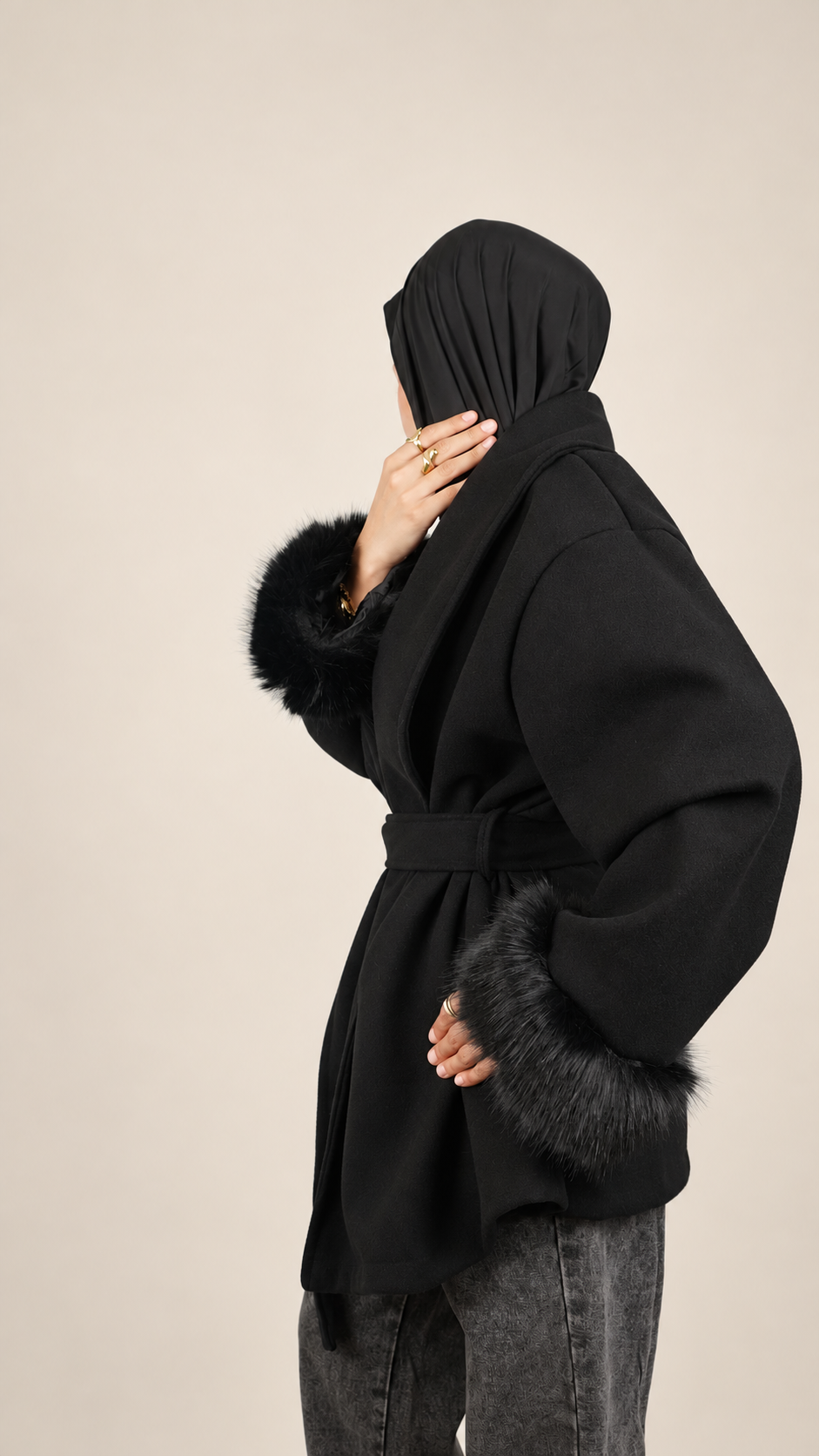 Manteau ceinturé Élégance   Détails effet fourrure