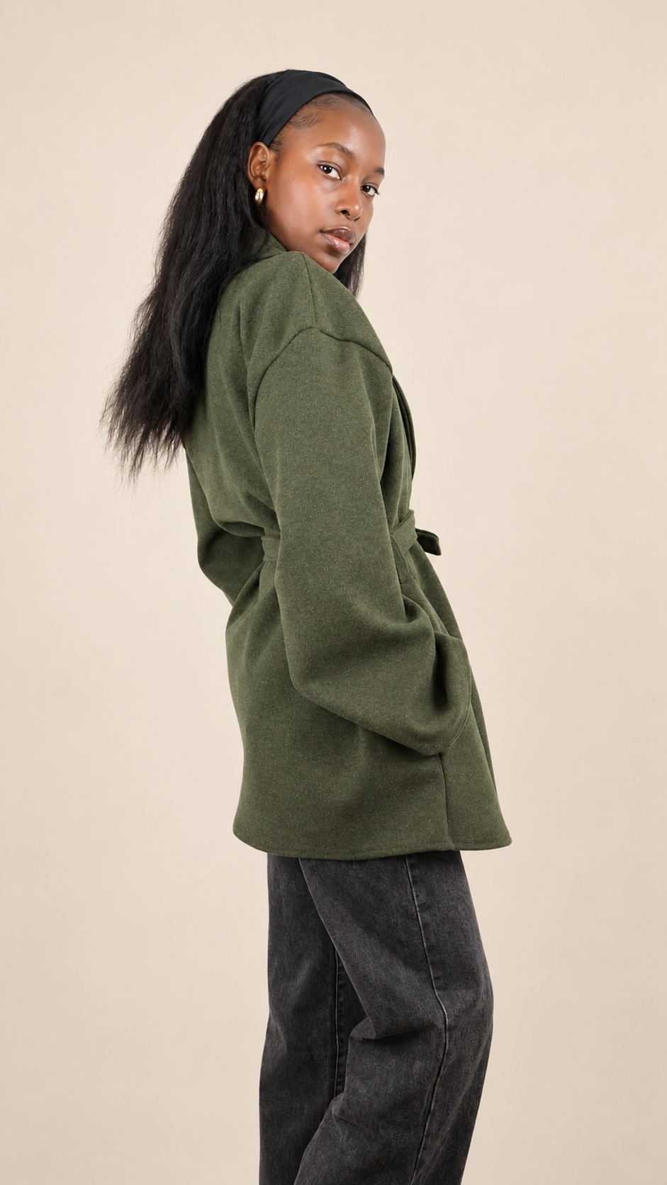 Manteau court portefeuille à ceinture  Élégance intemporelle