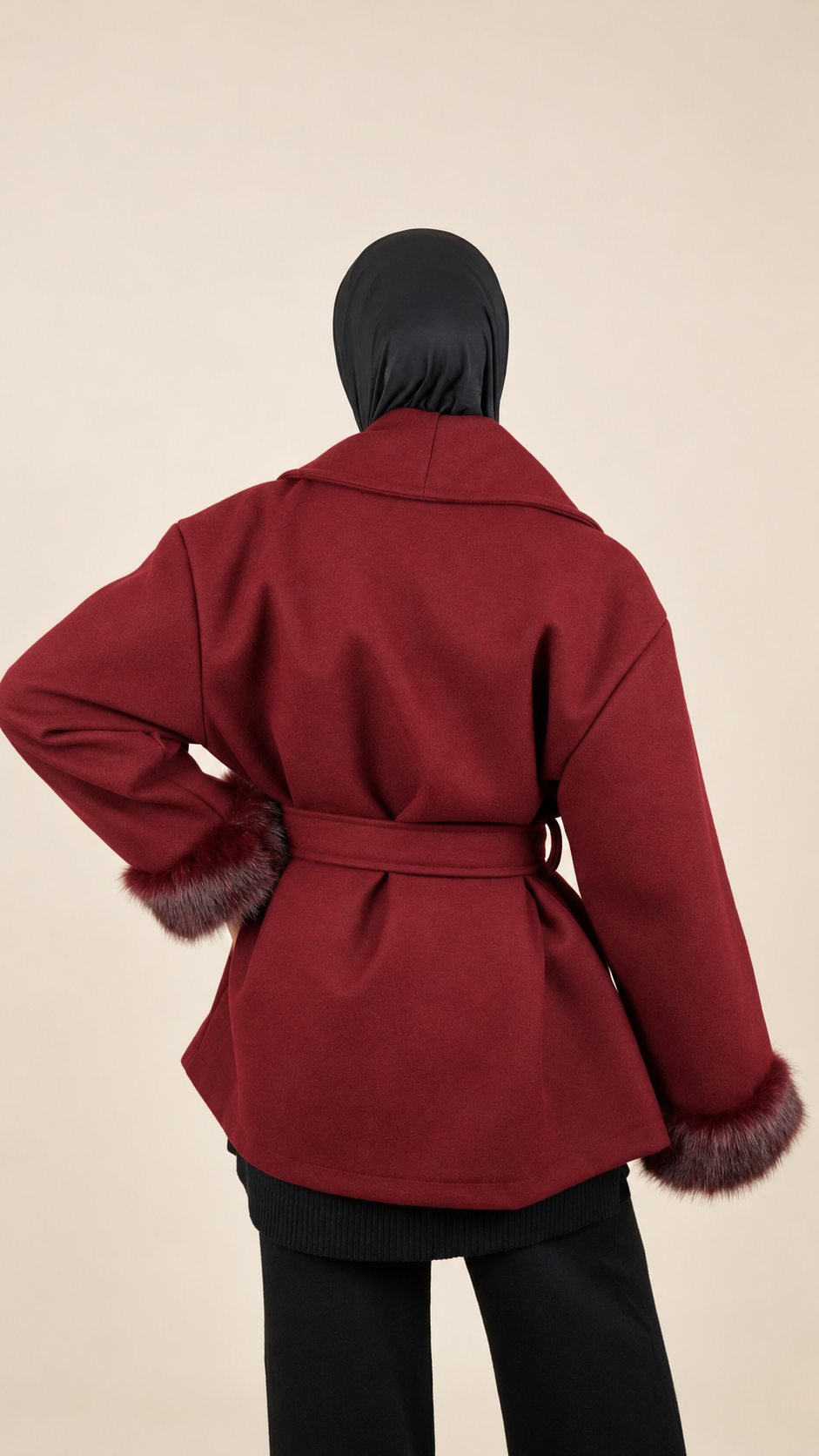 Manteau ceinturé Élégance   Détails effet fourrure