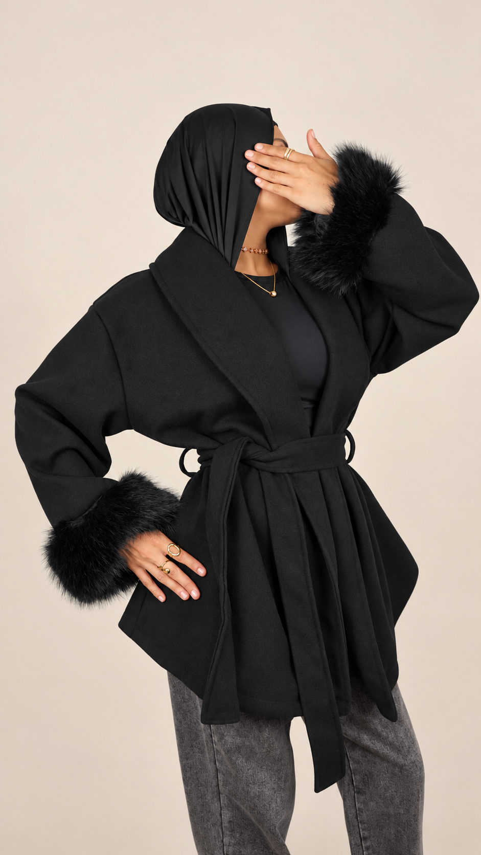 Manteau ceinturé Élégance   Détails effet fourrure