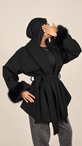 Manteau ceinturé Élégance   Détails effet fourrure