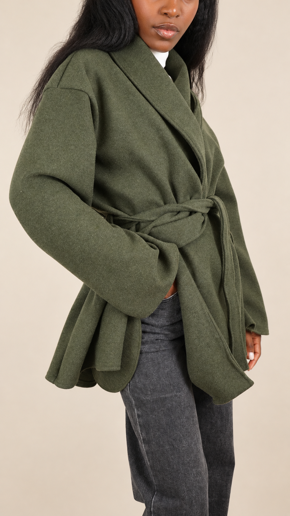 Manteau court portefeuille à ceinture  Élégance intemporelle