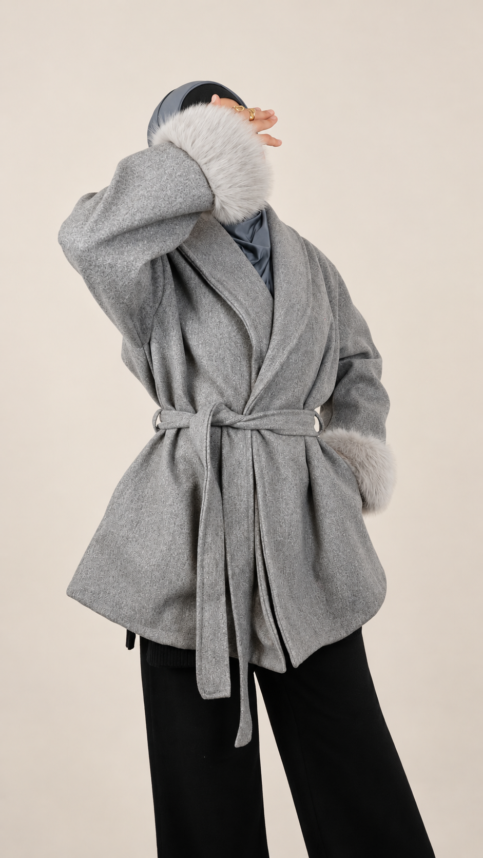 Manteau ceinturé Élégance   Détails effet fourrure