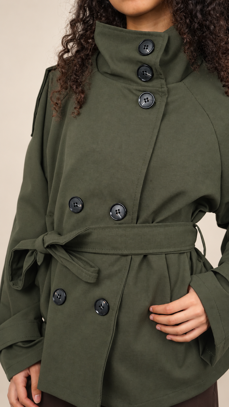 Trench court ceinturé pour femme
