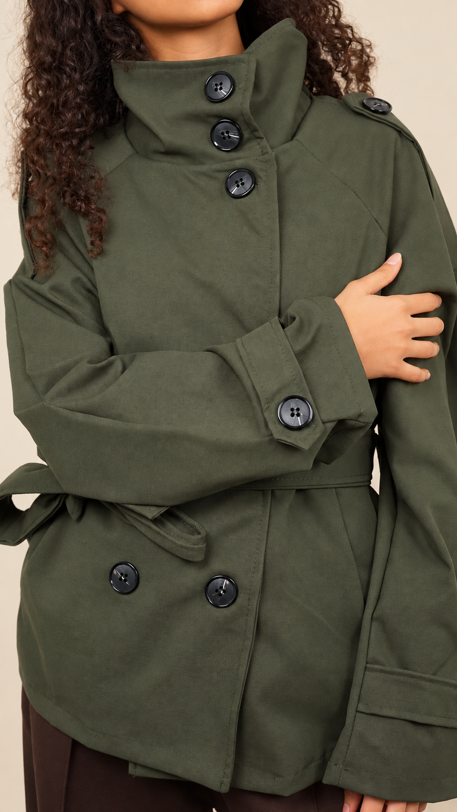 Trench court ceinturé pour femme