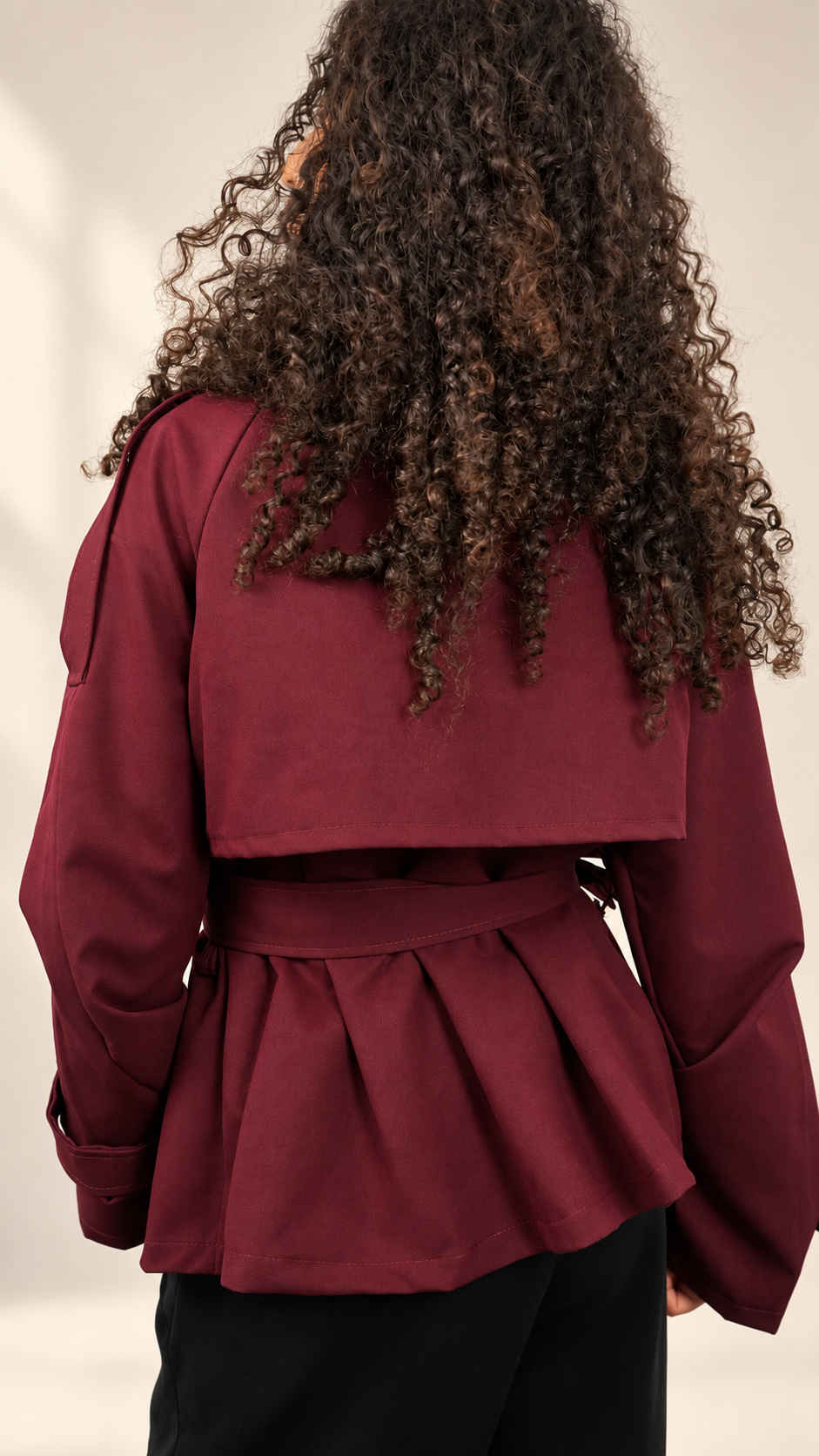 Trench court ceinturé pour femme
