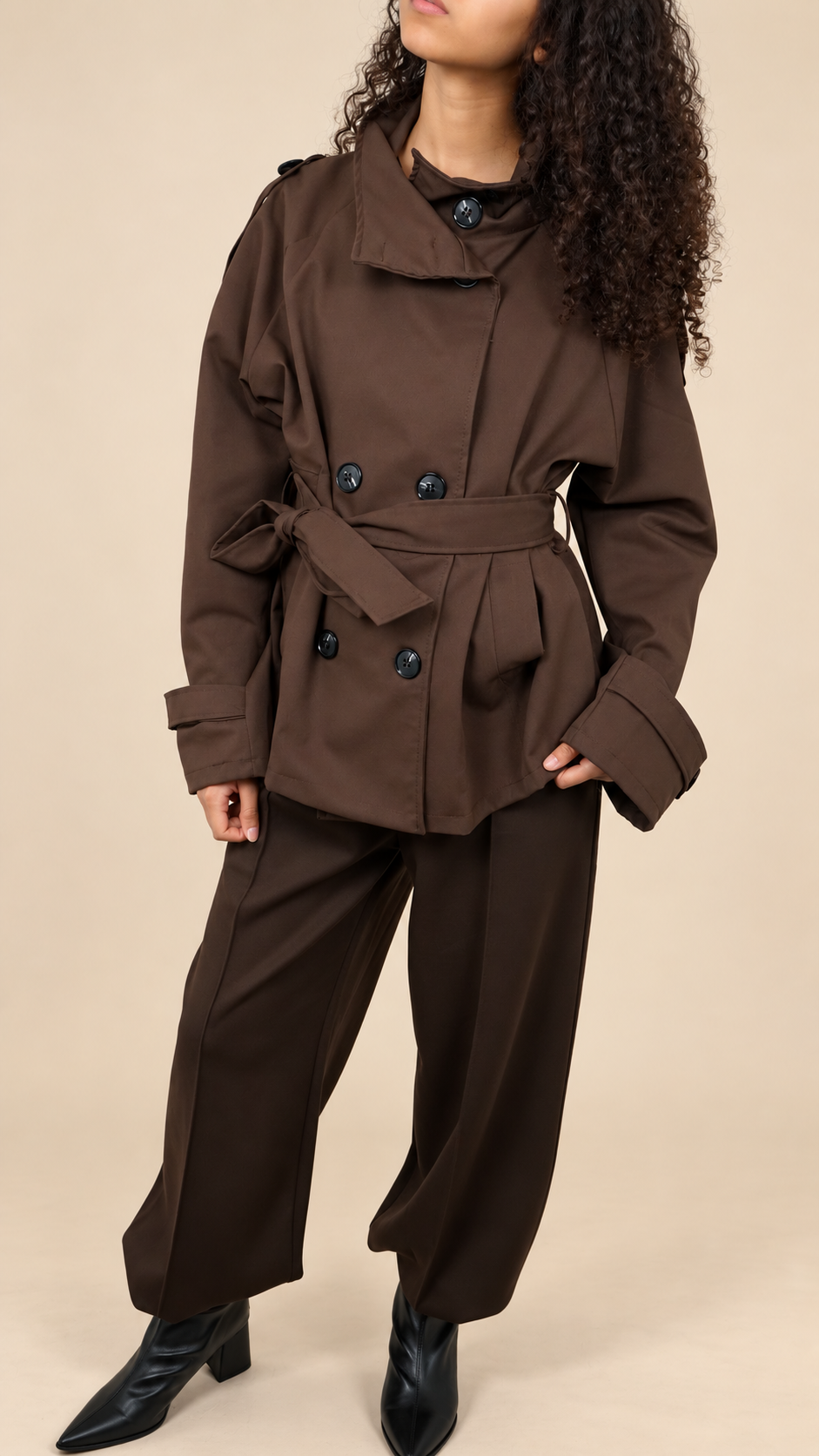 Trench court ceinturé pour femme
