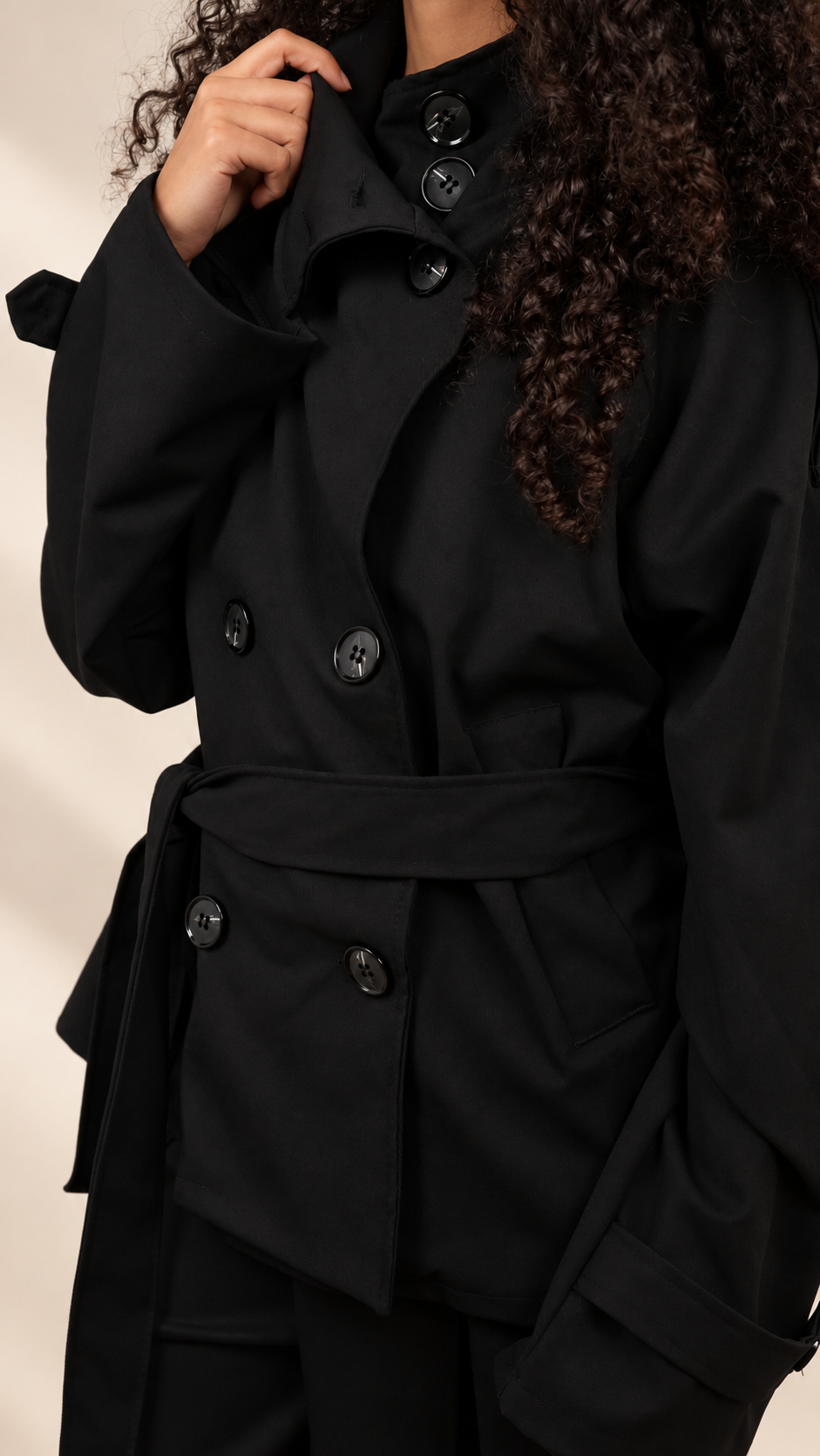 Trench court ceinturé pour femme