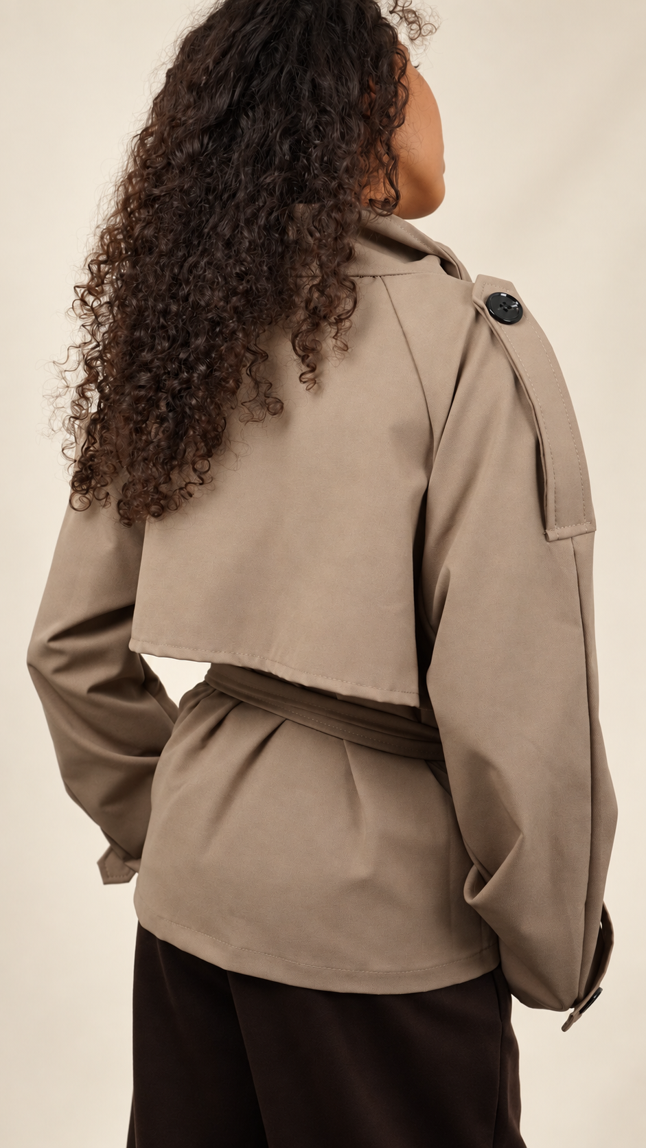 Trench court ceinturé pour femme