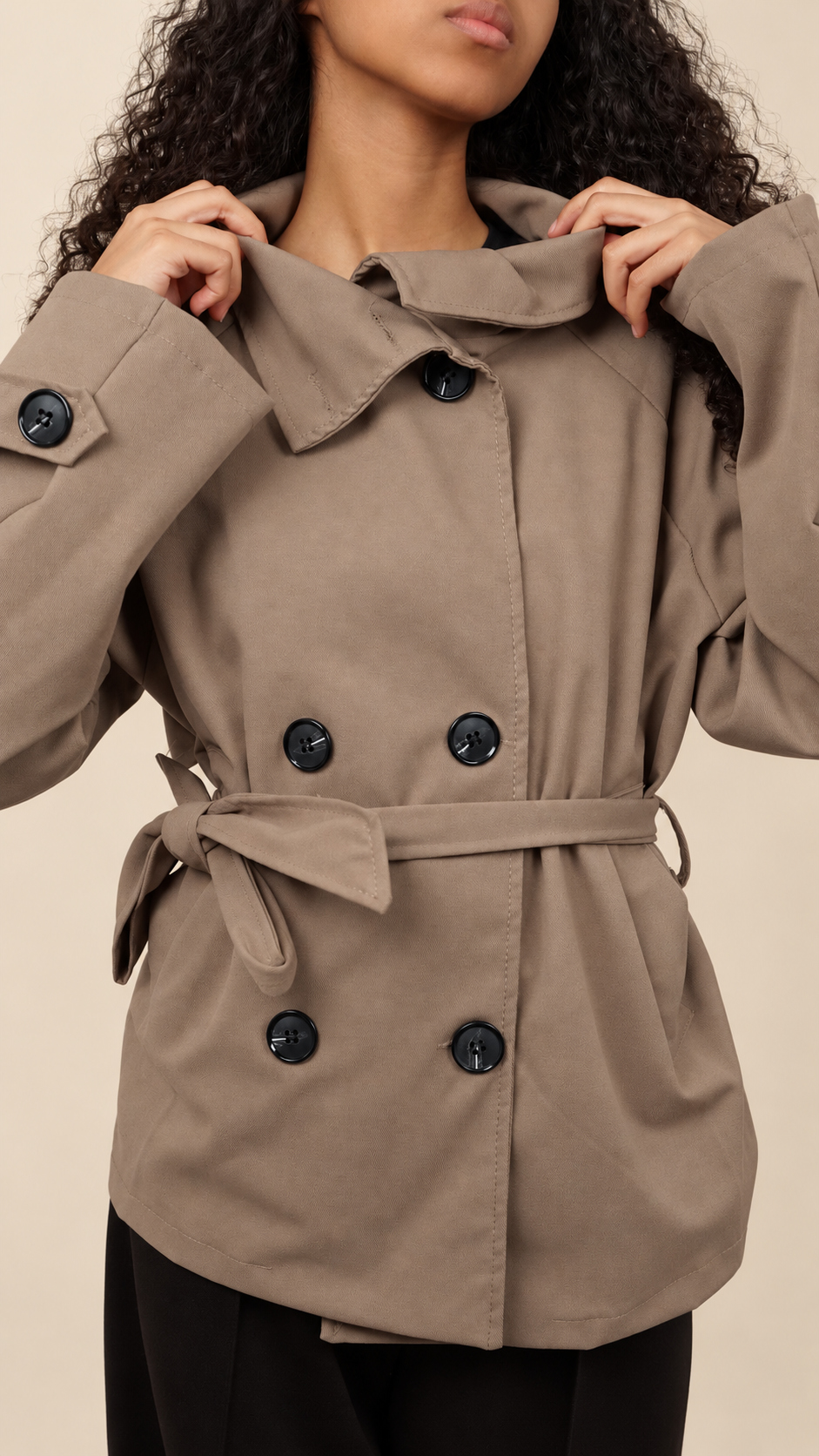 Trench court ceinturé pour femme