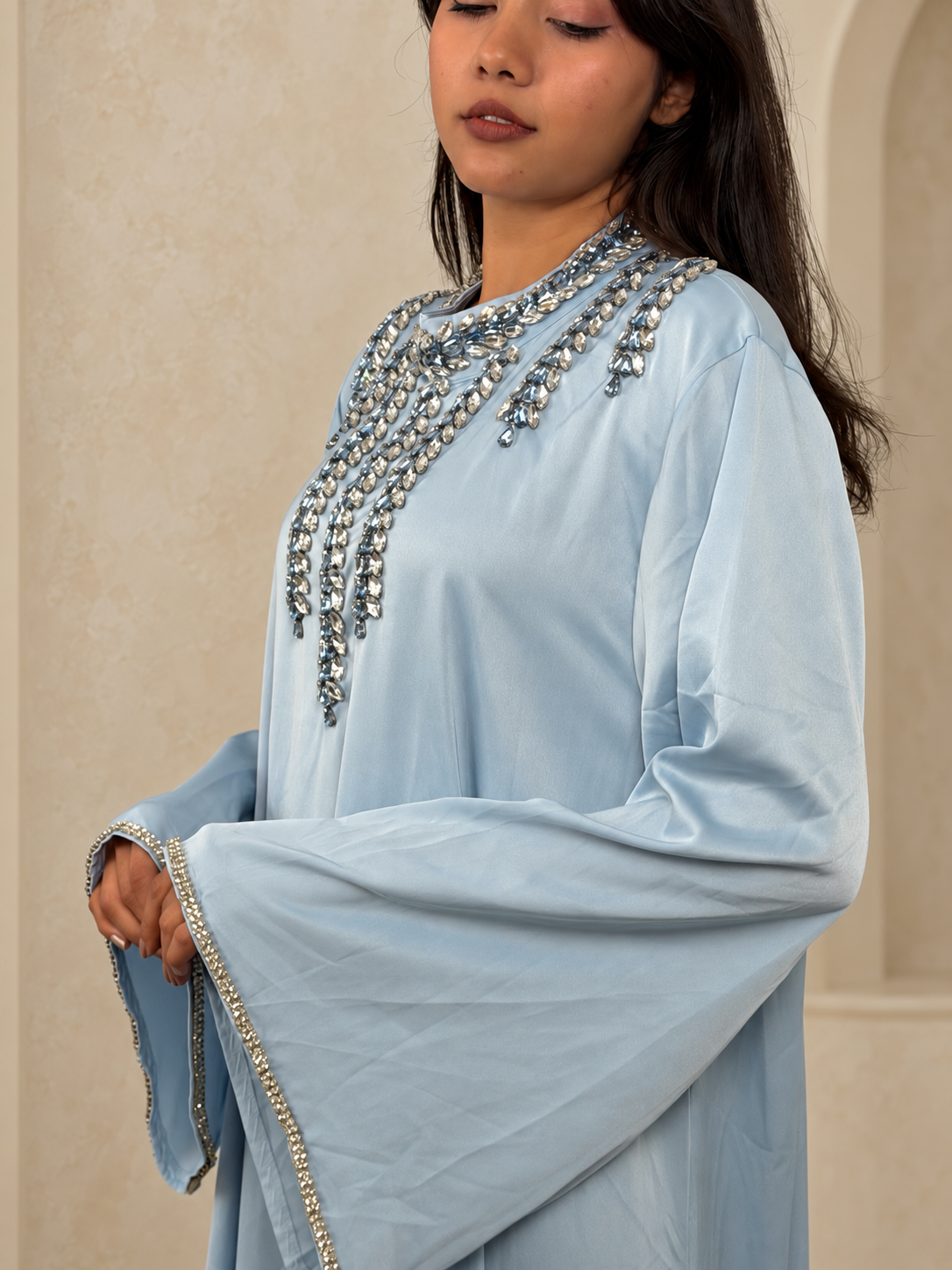 Abaya Satinée Élégance Orientale